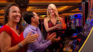 gogogoph live casino dealer room displayed on a Filipino player's smartphone